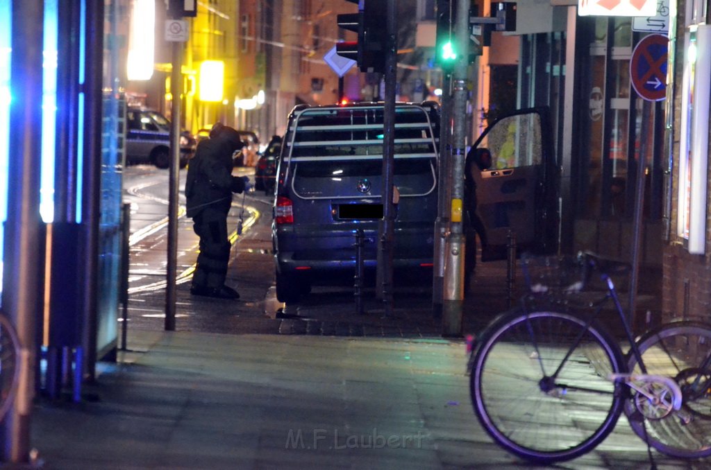 Einsatz BF Verdaechtiges Fahrzeug Koeln Suelz Zuelpischerstr Gustavstr P41.JPG - Miklos Laubert